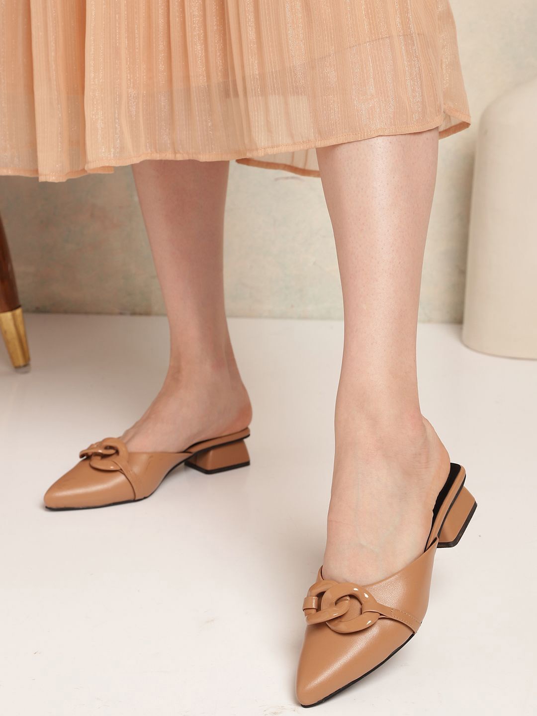 

DressBerry PU Block Mules with Bows, Brown