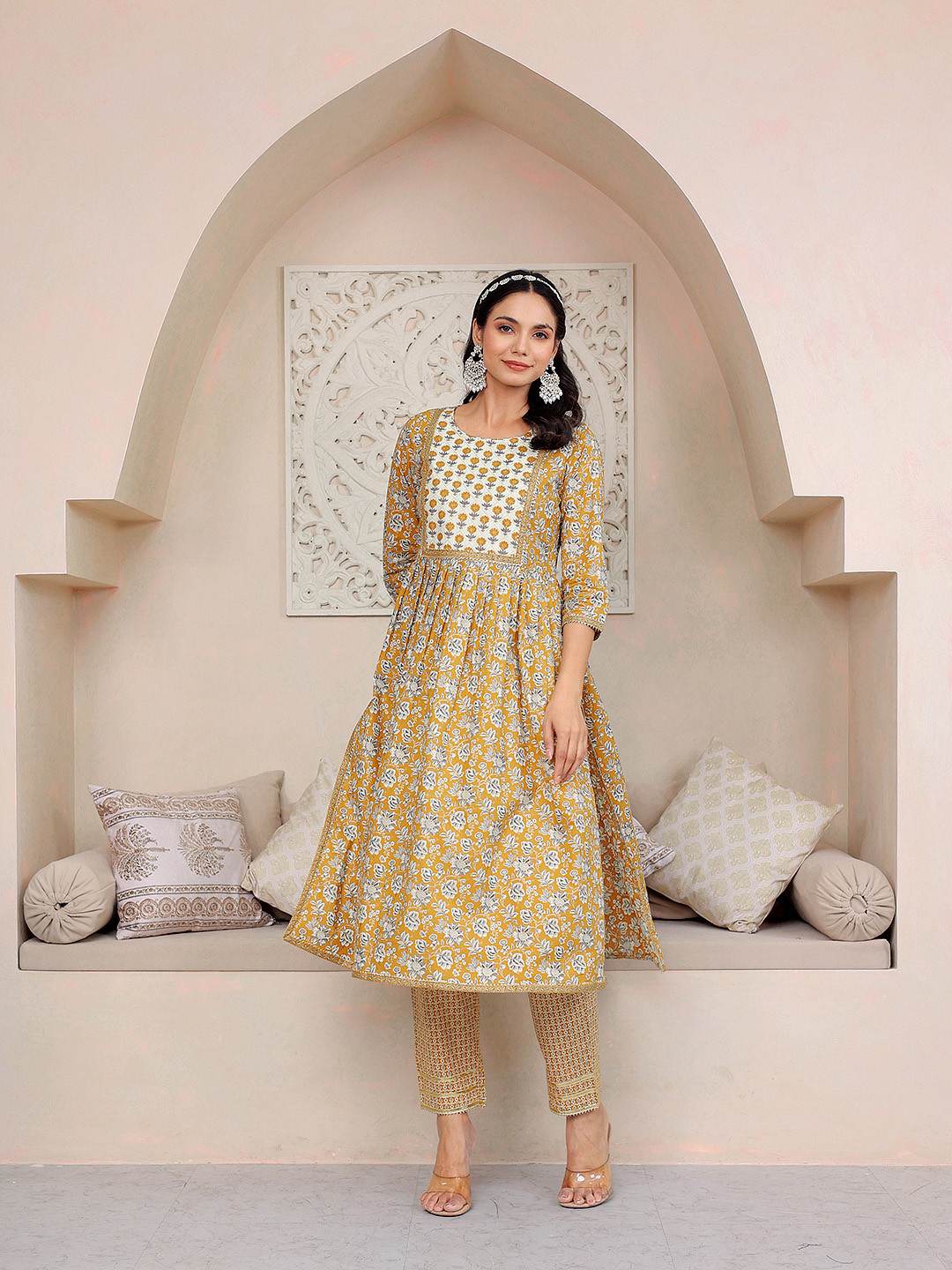 

GULAB CHAND TRENDS Women Floral Printed Regular Thread Work Kurta with Trousers, Mustard