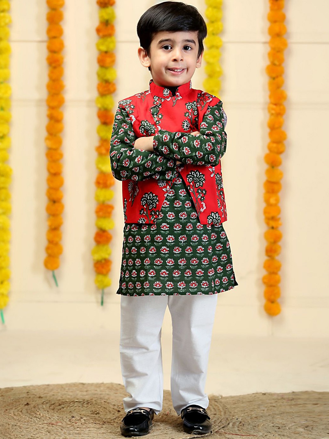 

The Mom Store Boys Floral Printed Regular Pure Cotton Kurta with Pyjamas, Red