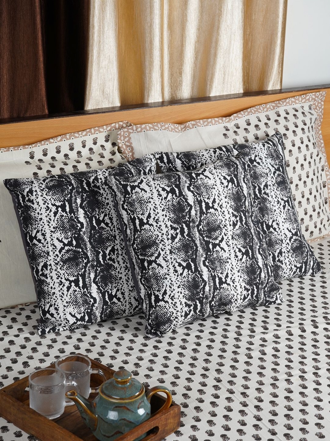 

CDI Black & White Set of 5 Ethnic Motifs Square Cushion Covers