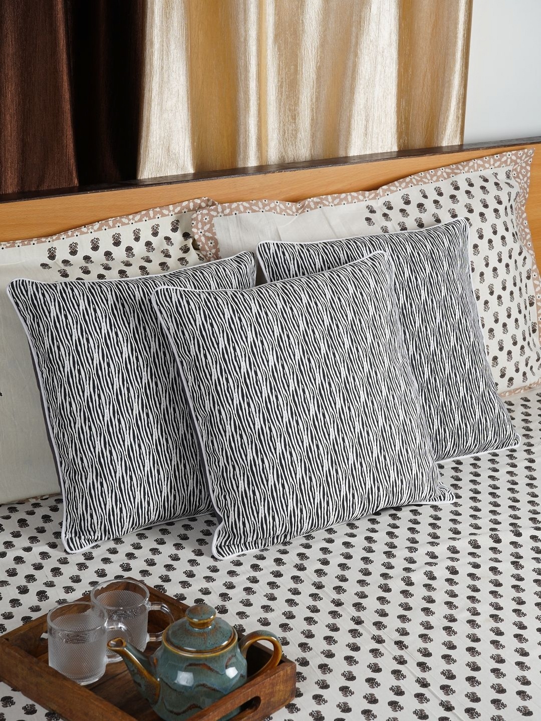 

CDI Grey & Black Set of 5 Checked Square Cushion Covers