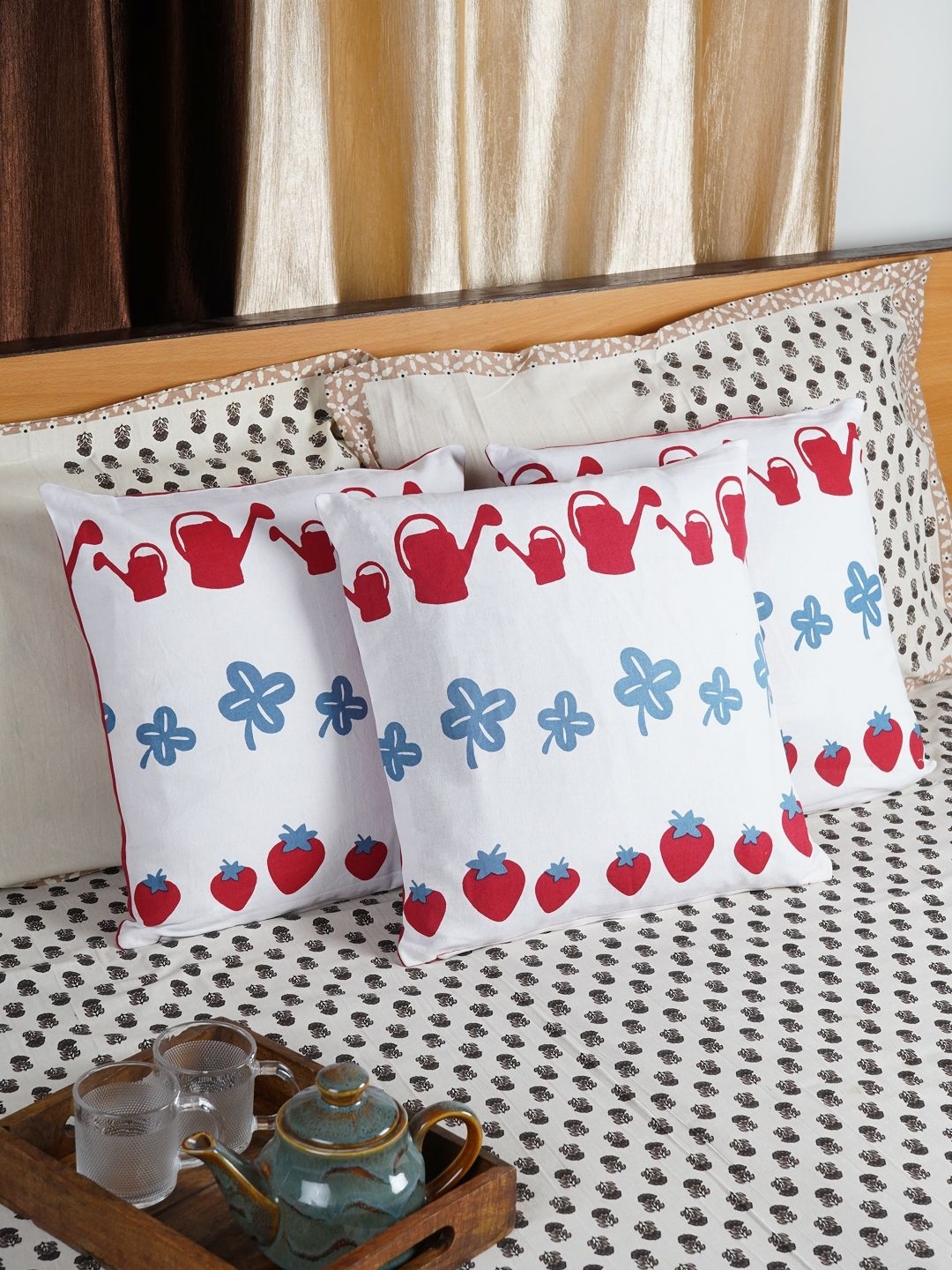 

CDI White & Blue Set of 5 Square Cushion Covers