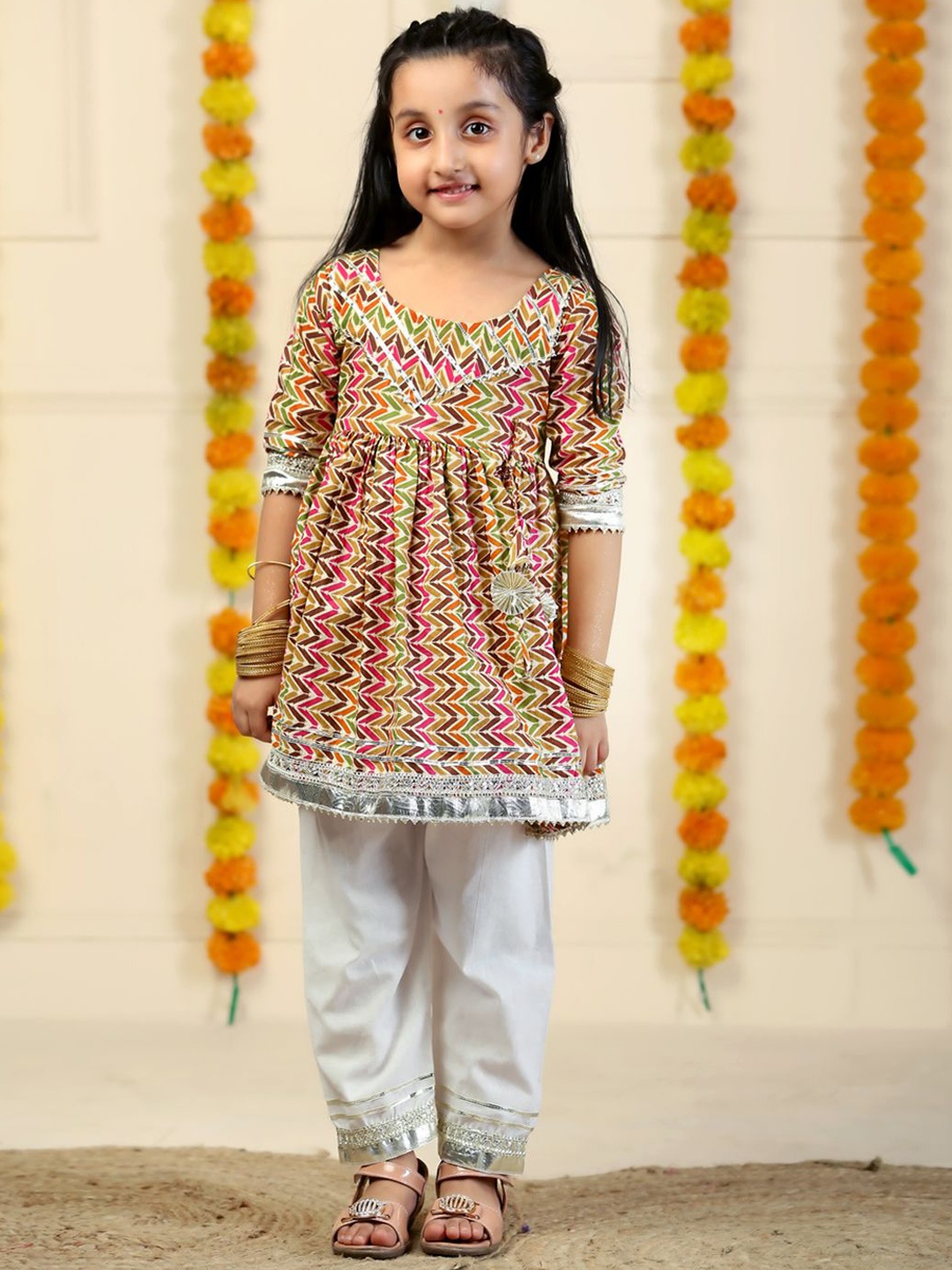 

The Mom Store Girls Floral Printed Regular Pure Cotton Kurta with Pyjamas, White