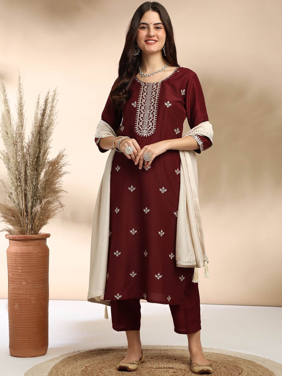 

J Turritopsis Women Floral Embroidered Regular Sequinned Kurta with Pyjamas & With Dupatta, Maroon