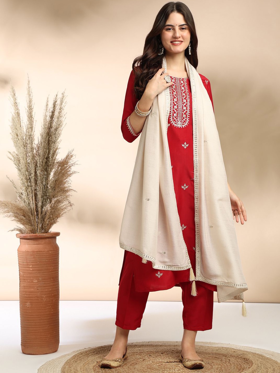 

J Turritopsis Women Floral Embroidered Regular Sequinned Kurta with Pyjamas & With Dupatta, Red