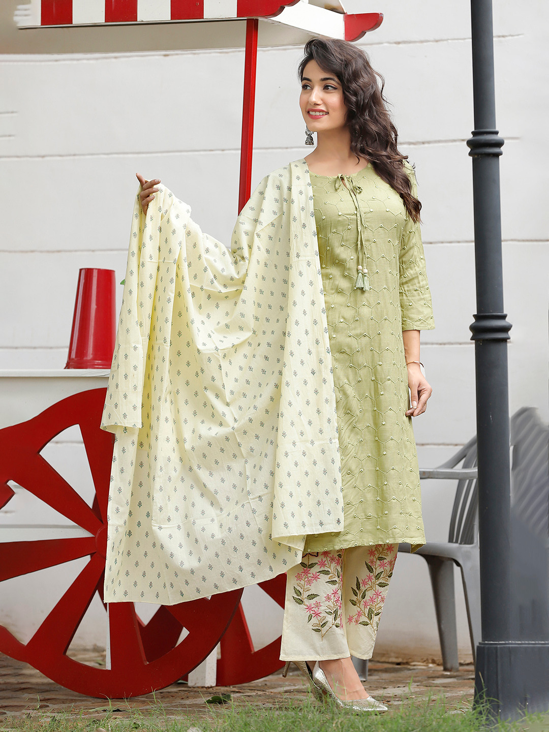 

EKAKRITI Women Floral Embroidered Regular Thread Work Kurta with Palazzos & With Dupatta, Green