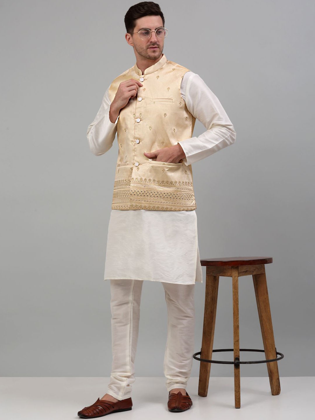 

Jompers Men Floral Regular Kurta with Churidar, Gold