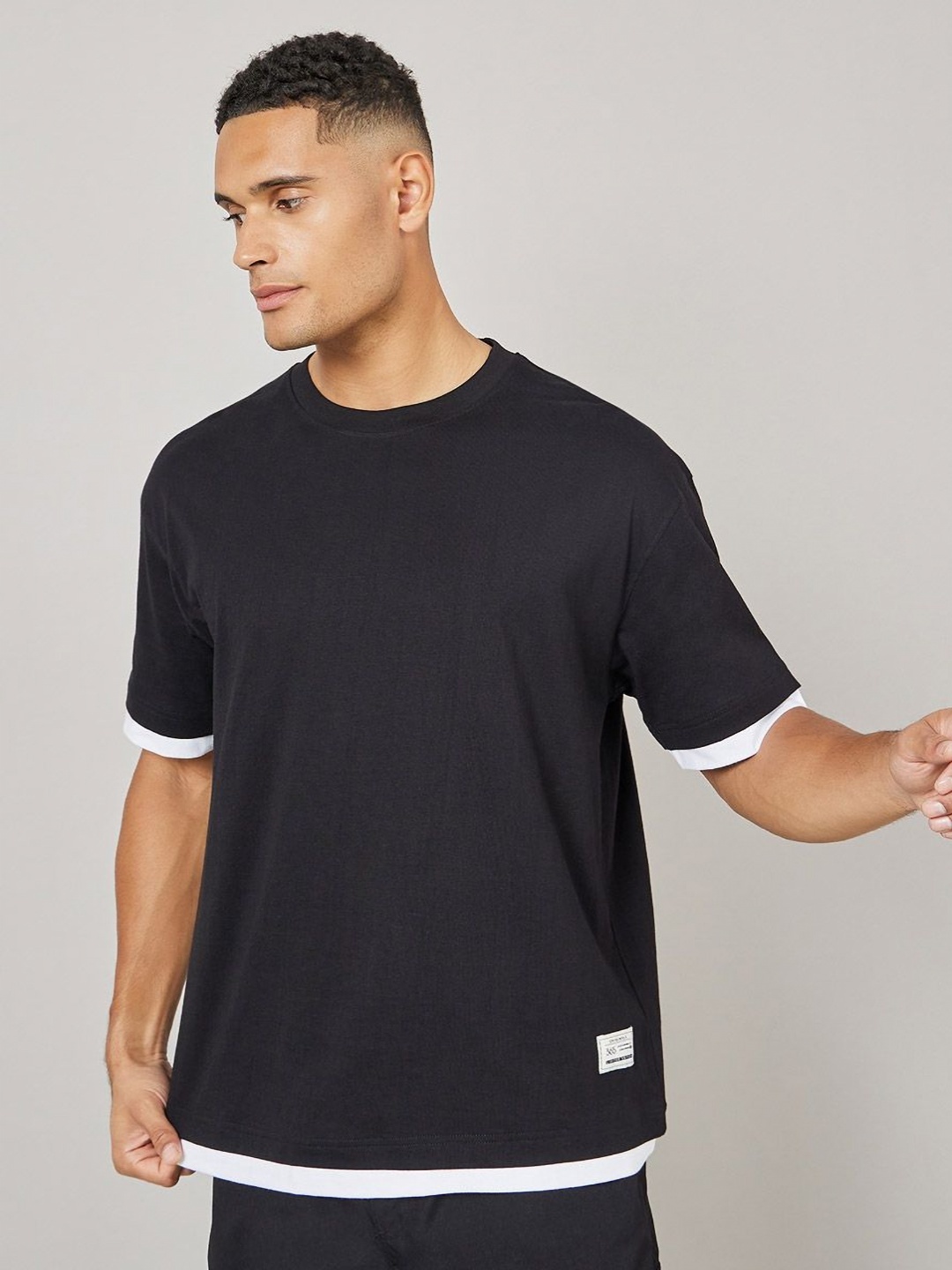 

Styli Men Badge Detail Contrast Panel Oversized T Shirt, Black