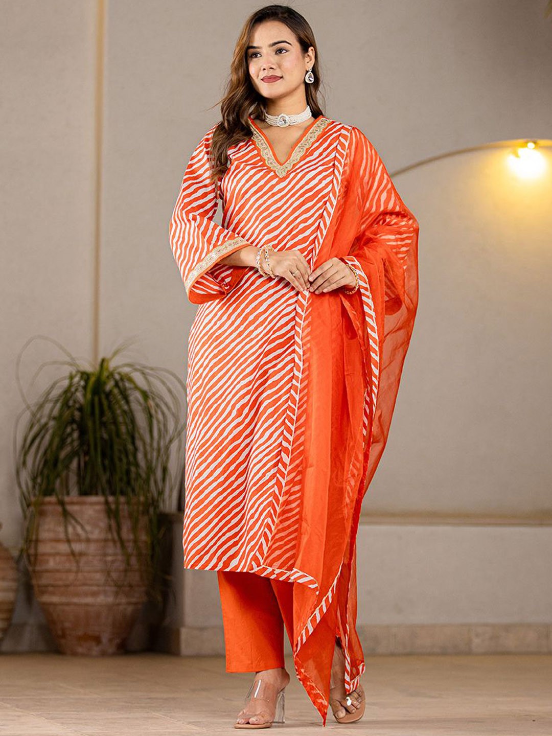 

Yufta Women Leheriya Printed Regular Patchwork Pure Cotton Kurta with Trousers & With Dupatta, Orange