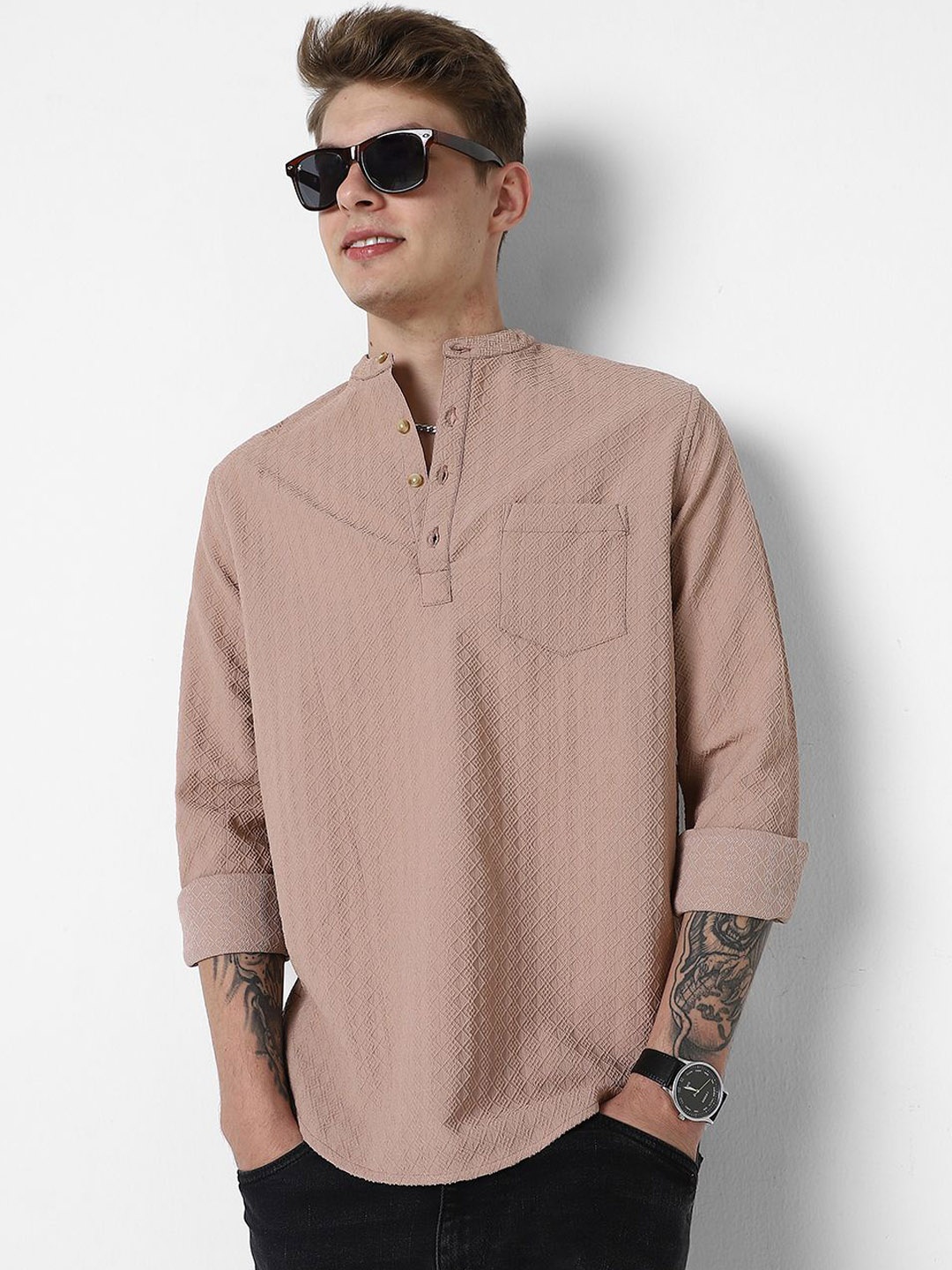 

VASTRADO Men Thread Work Jacquard Kurta, Pink