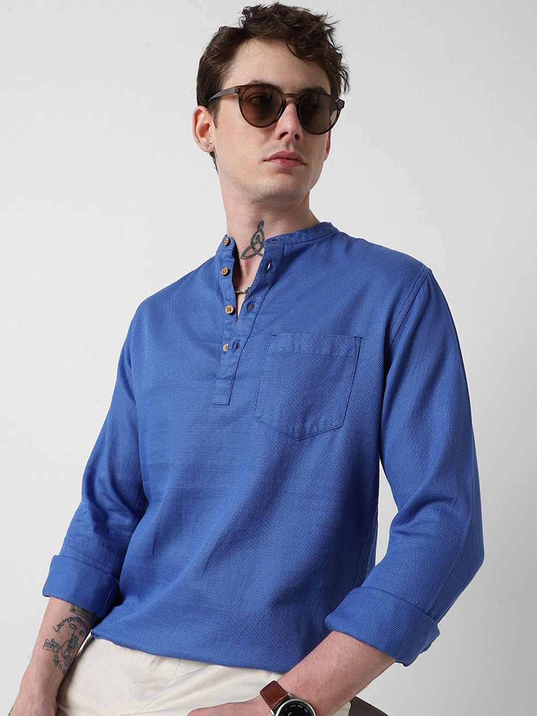 

VASTRADO Men Thread Work Kurta, Blue