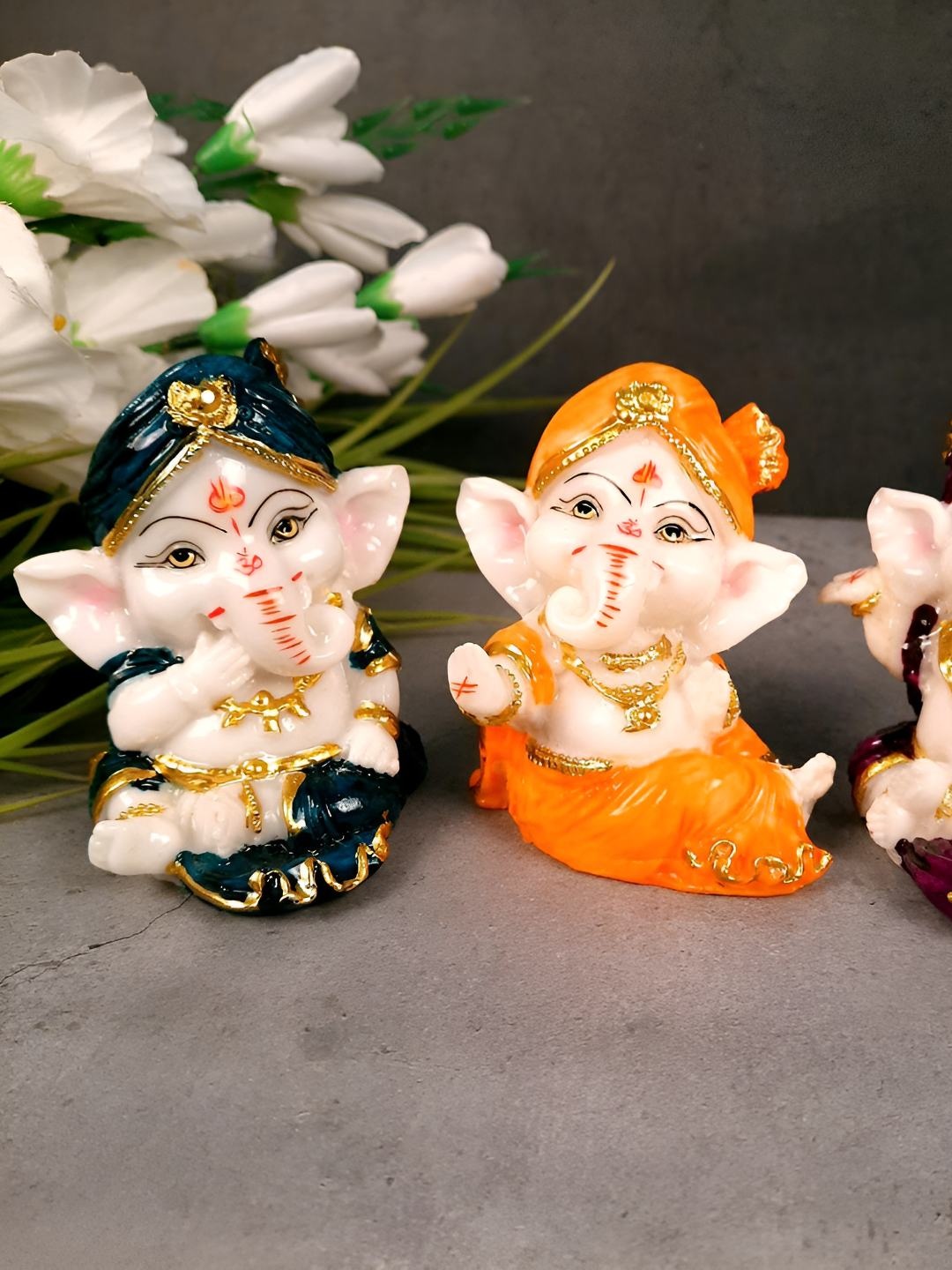 

apka mart White Religious Idol Showpiece