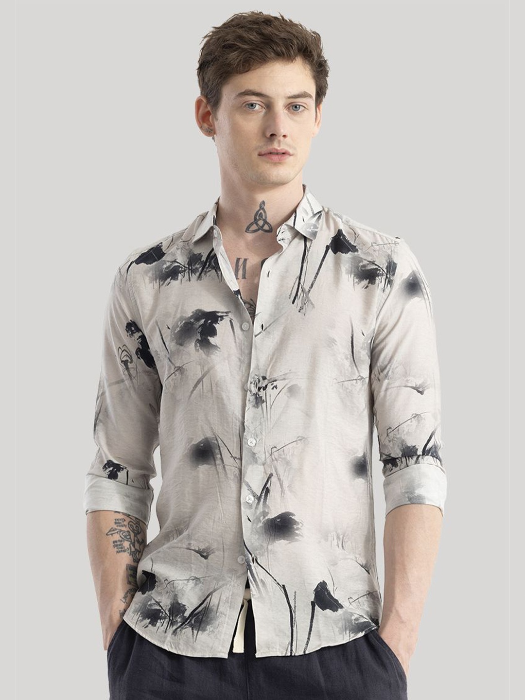 

Snitch Men Standard Slim Fit Floral Opaque Printed Casual Shirt, Grey