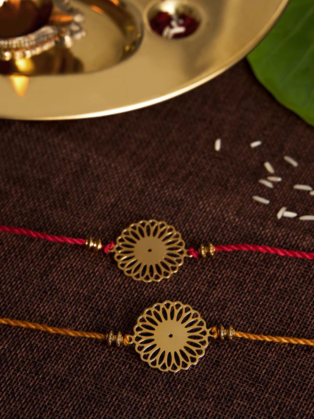 

DecorTwist Brass Flower Design Rakhi with Keychain, Gold