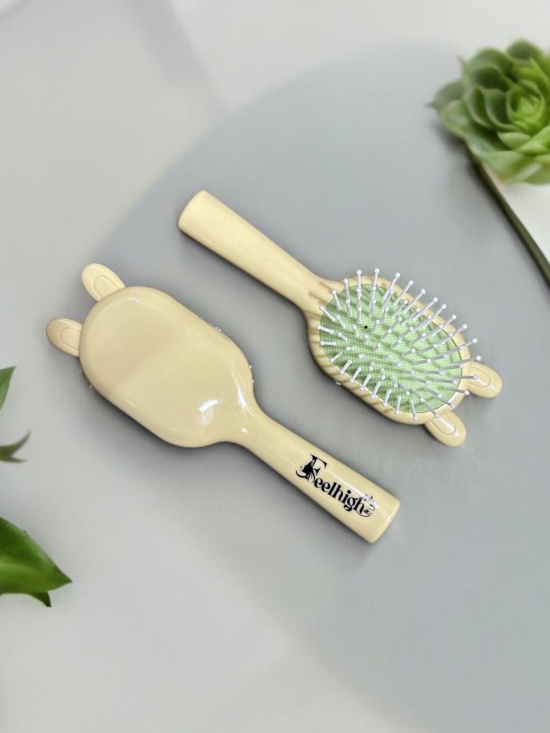 

FEELHIGH Lovely Cartoon Mini Hair Brush, Yellow