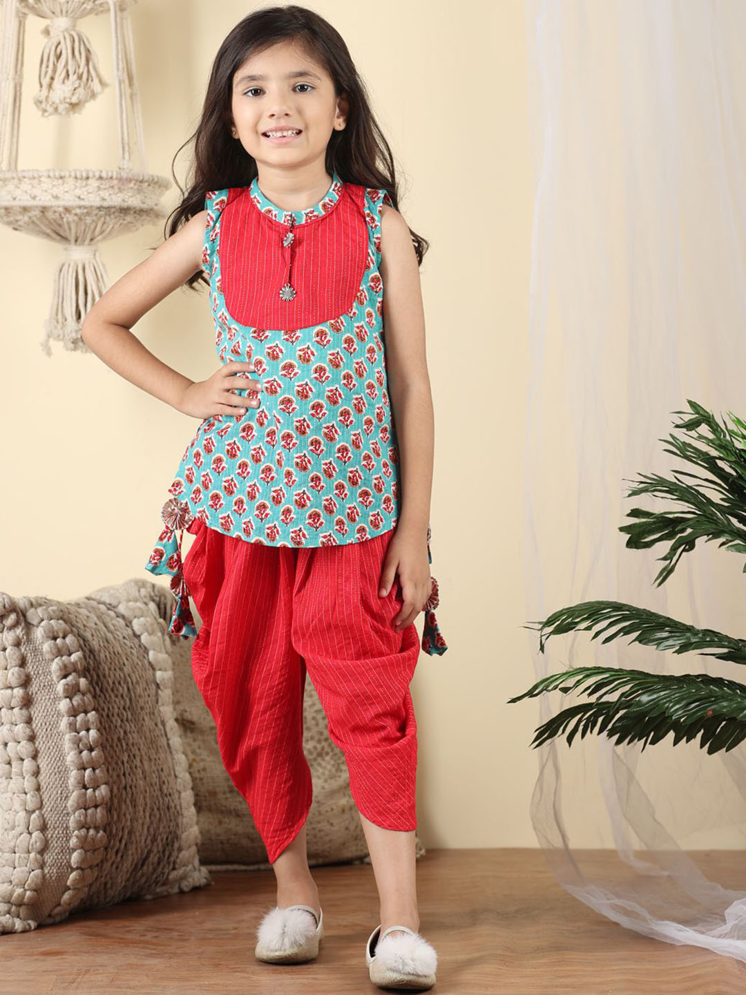 

Sangria Girls Printed Pure Cotton Kurta Sets, Green
