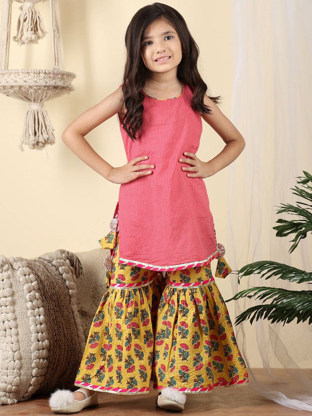

Sangria Girls Printed Pure Cotton Kurta Sets, Yellow