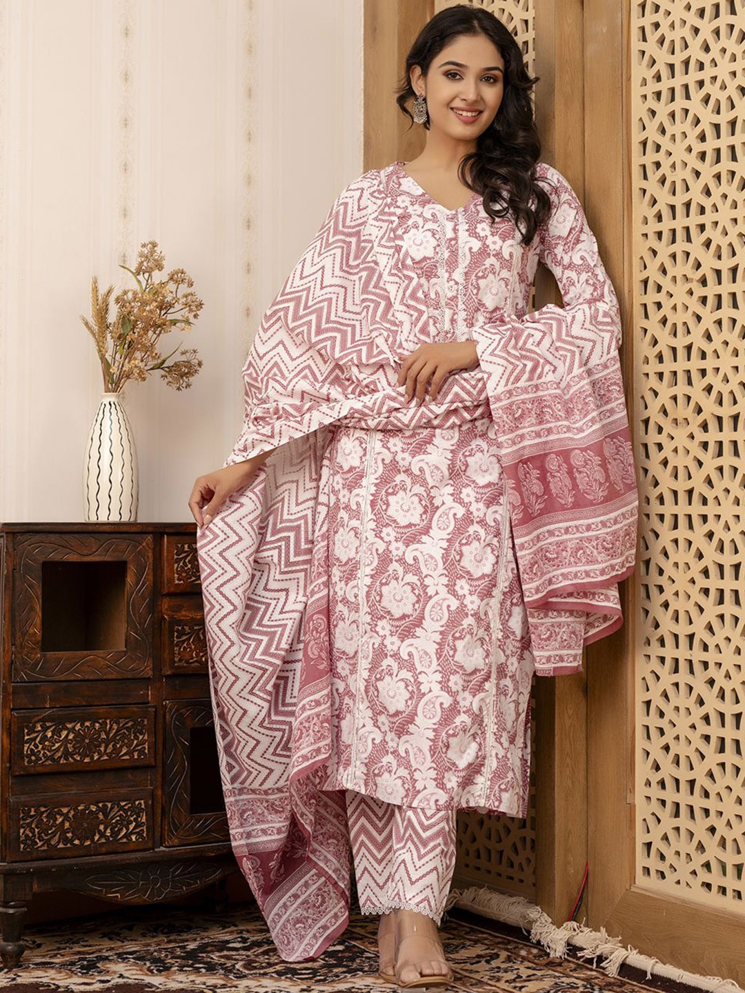 

Nayo Women Floral Printed Regular Pure Cotton Kurta with Trousers & With Dupatta, Mauve