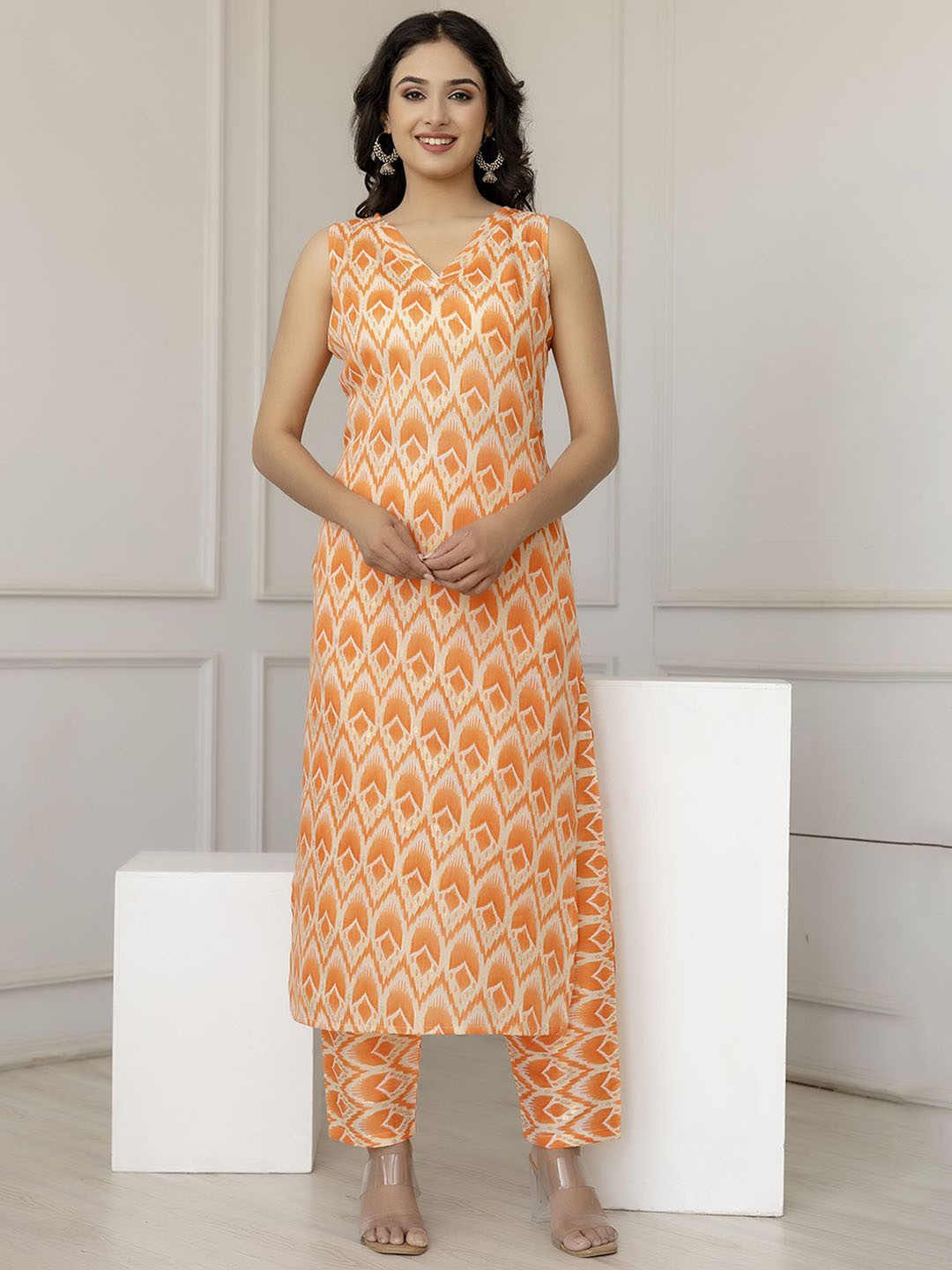 

Nayo Women Printed Regular Kurta with Trousers, Orange
