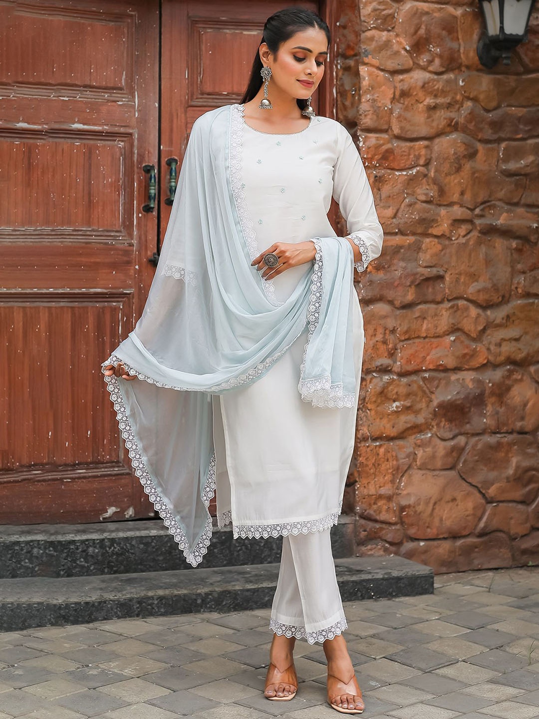 

Rajnandini Women Floral Regular Kurti with Trousers & With Dupatta, White