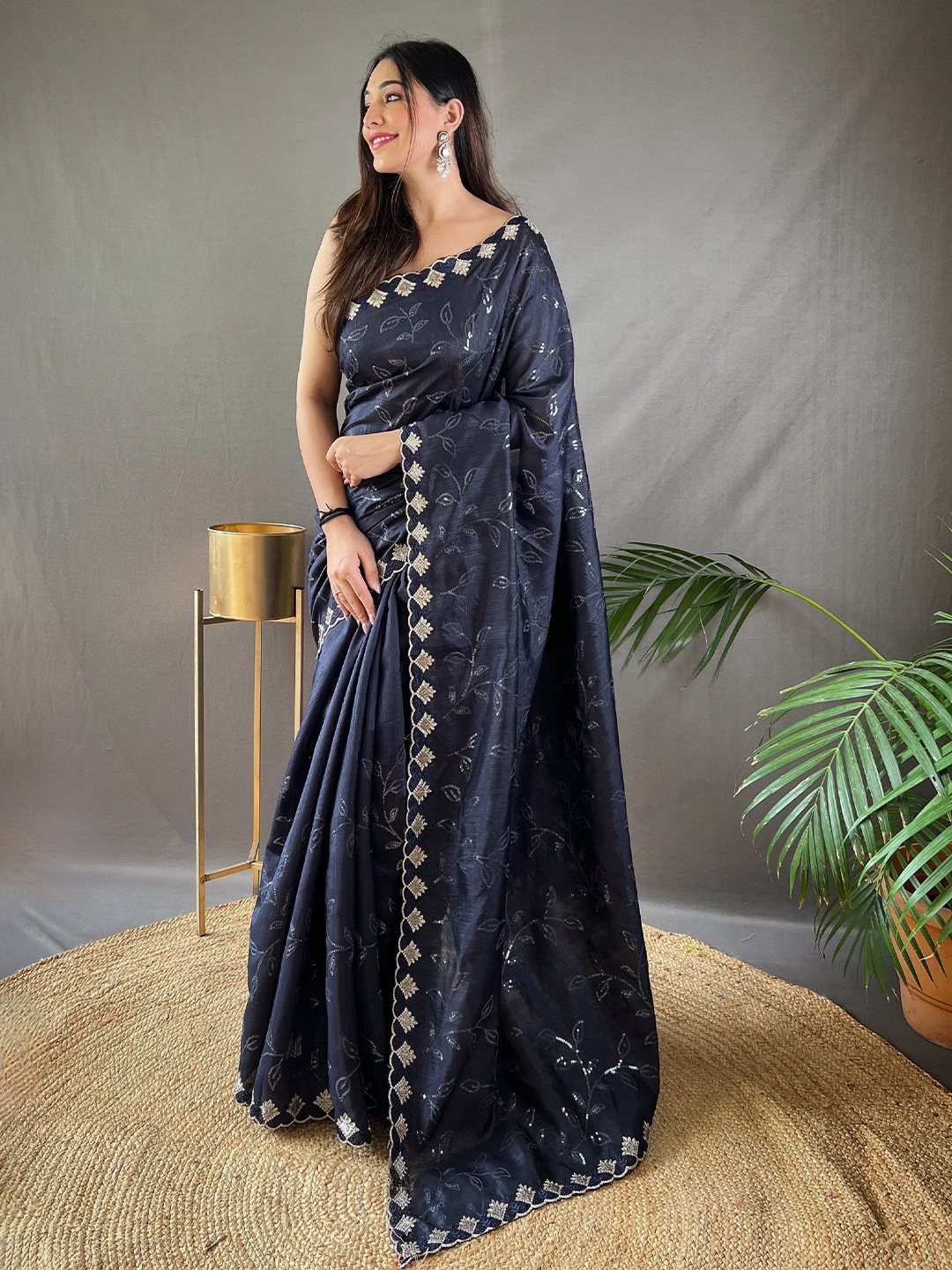 

Munir Ethnic Motifs Embroidered Silk Blend Saree, Navy blue