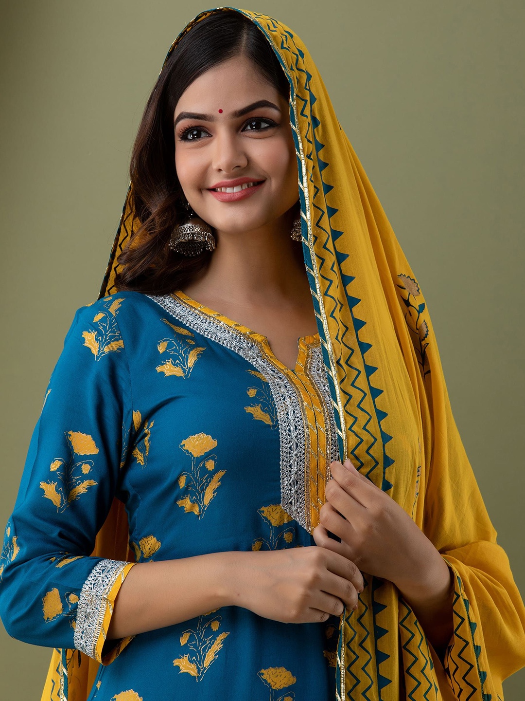 

RANGREAL Women Floral Printed Regular Kurti with Pyjamas & With Dupatta, Blue