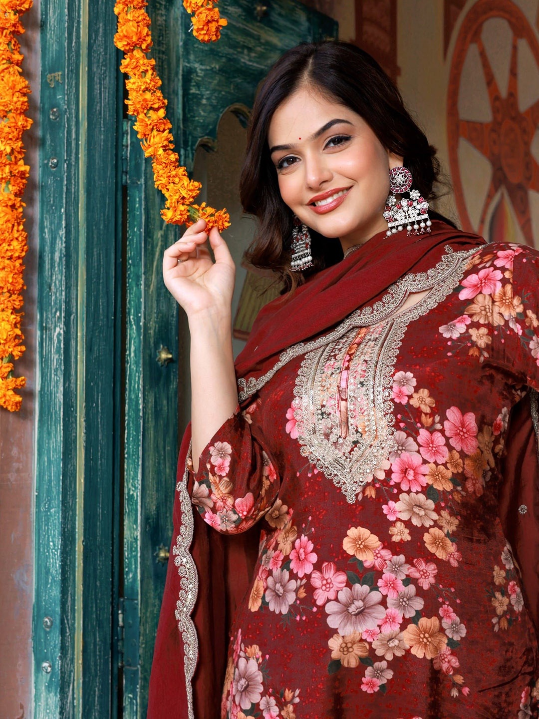 

RANGREAL Women Floral Printed Regular Kurti with Pyjamas & With Dupatta, Maroon