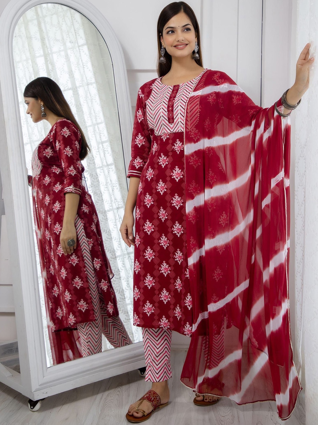 

RANGREAL Women Floral Printed Regular Pure Cotton Kurta with Trousers & With Dupatta, Maroon
