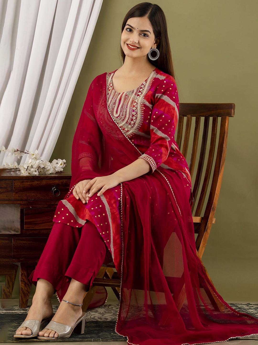 

RANGREAL Women Ethnic Motifs Printed Regular Thread Work Kurti with Pyjamas & With Dupatta, Maroon