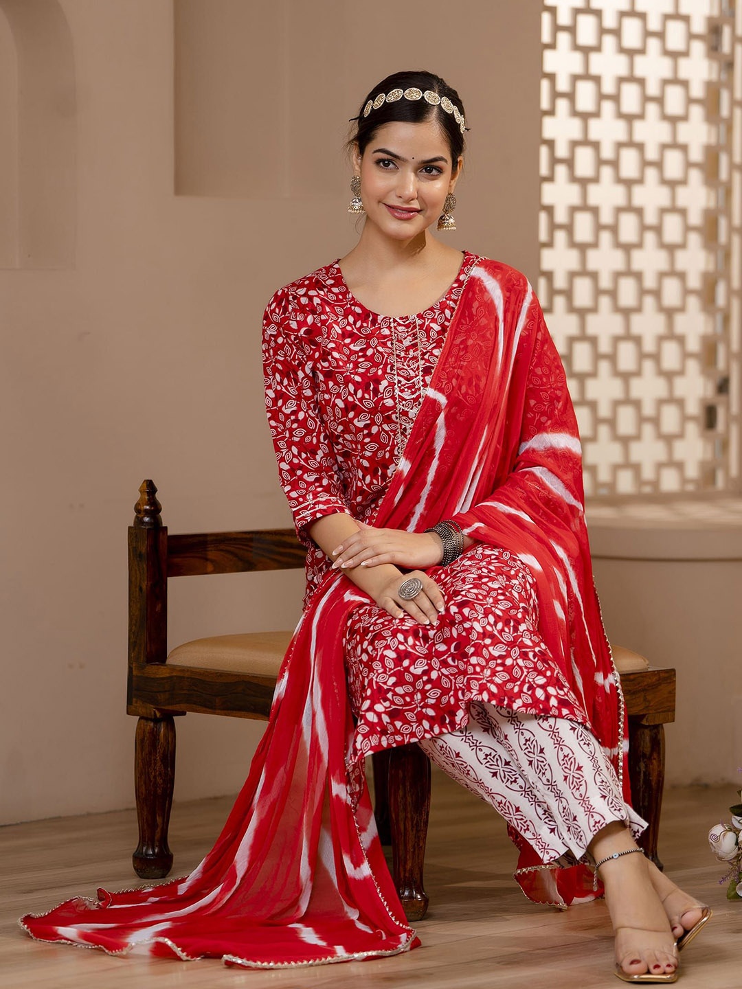 

RANGREAL Women Floral Printed Regular Pure Cotton Kurta with Trousers & With Dupatta, Red