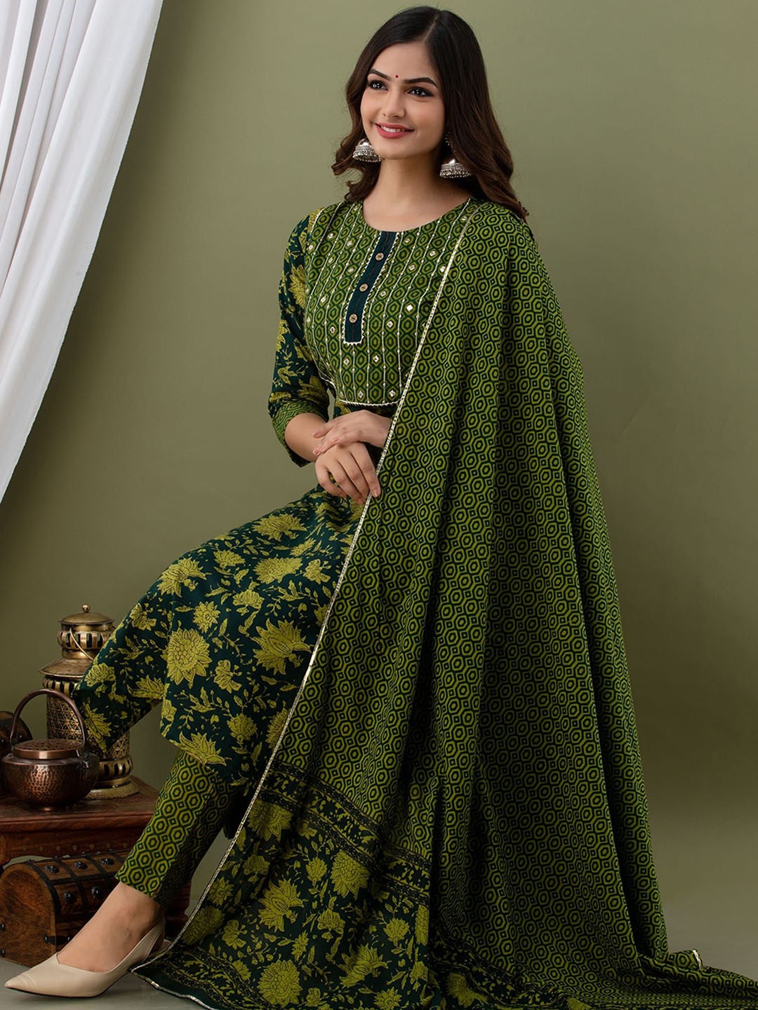 

RANGREAL Women Floral Printed Regular Pure Cotton Kurta with Trousers & With Dupatta, Green