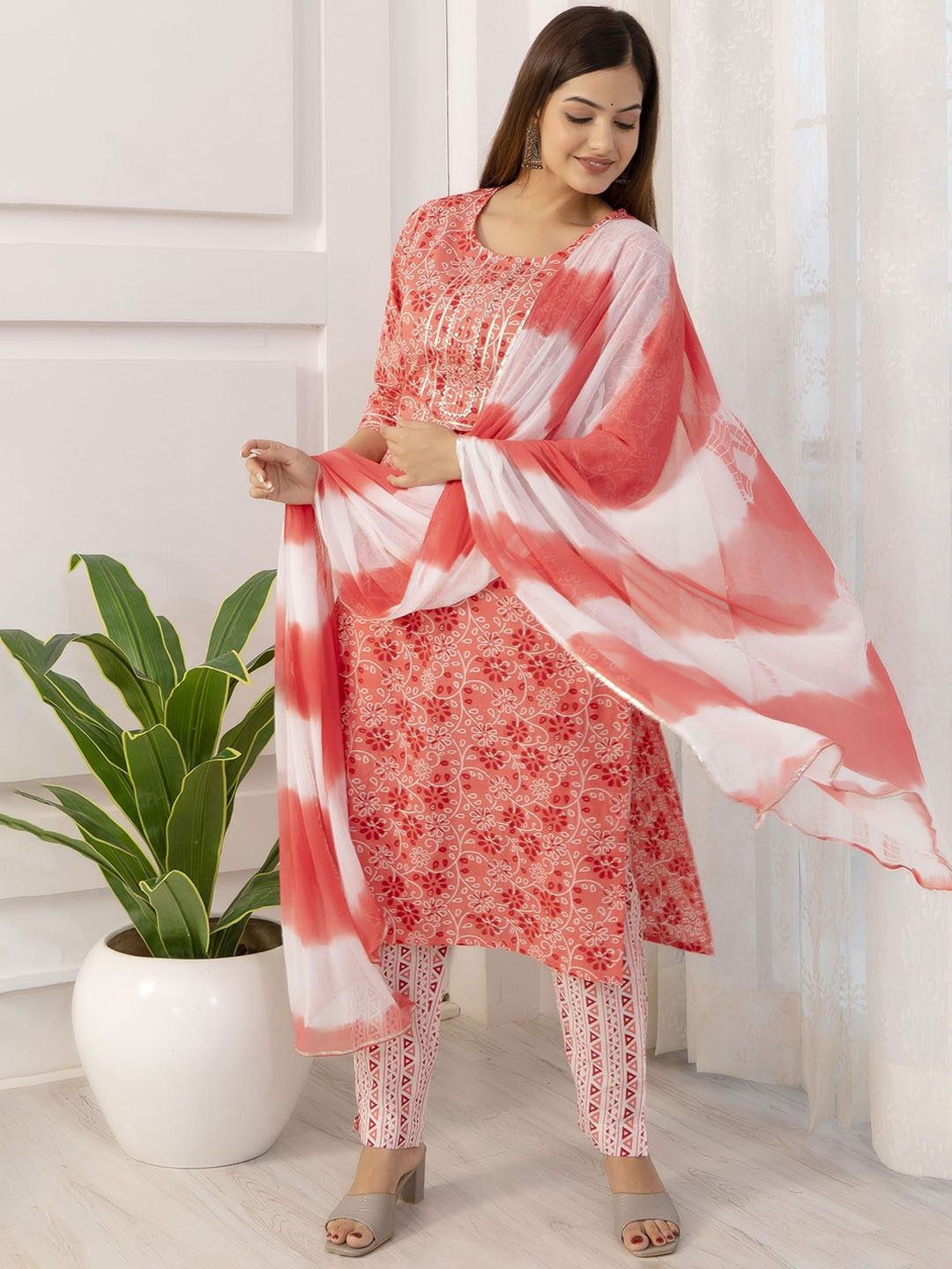 

RANGREAL Women Floral Printed Regular Pure Cotton Kurti with Pyjamas & With Dupatta, Pink
