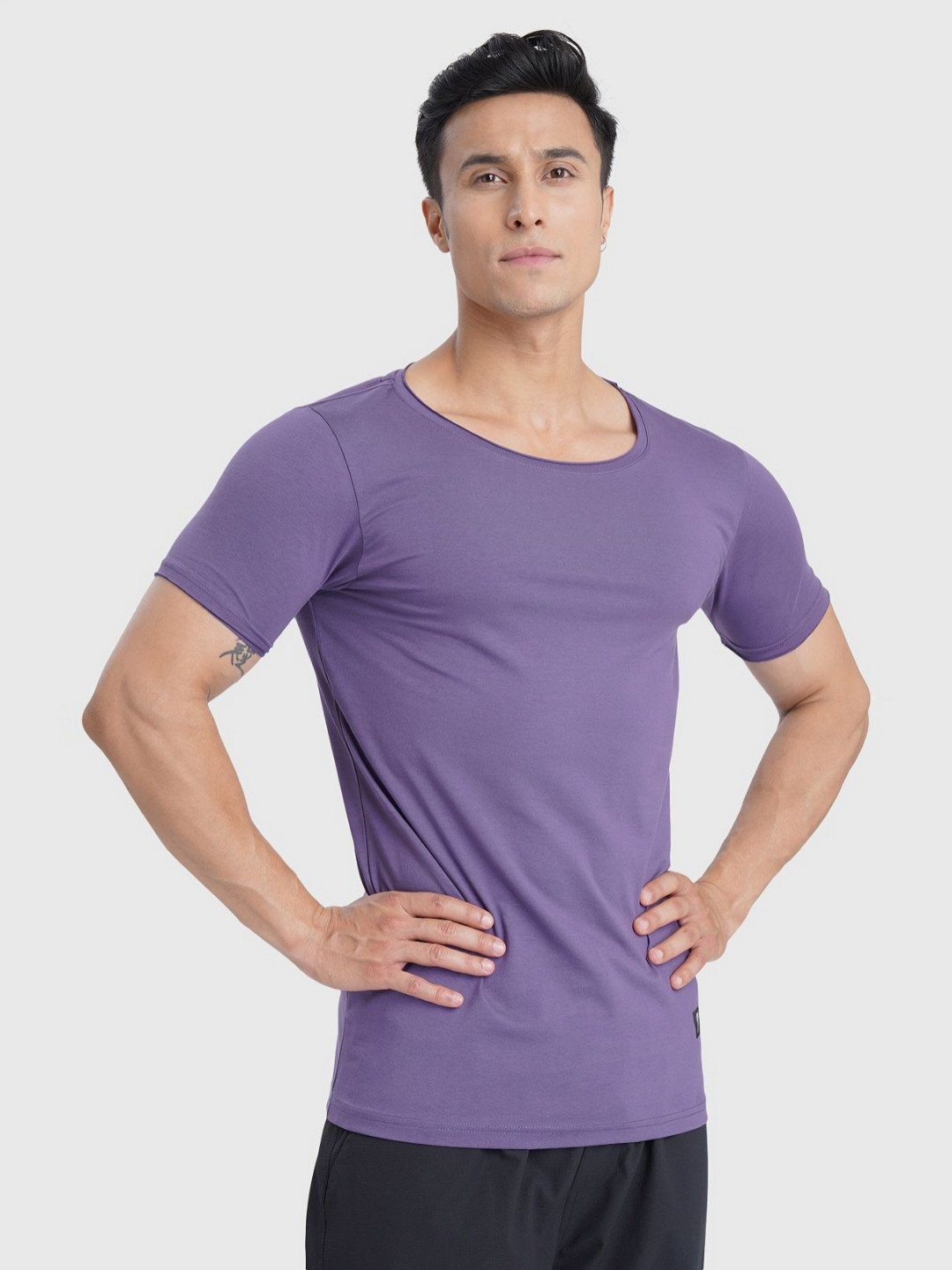 

FUAARK Men Anti Odour Pockets Slim Fit T-shirt, Purple
