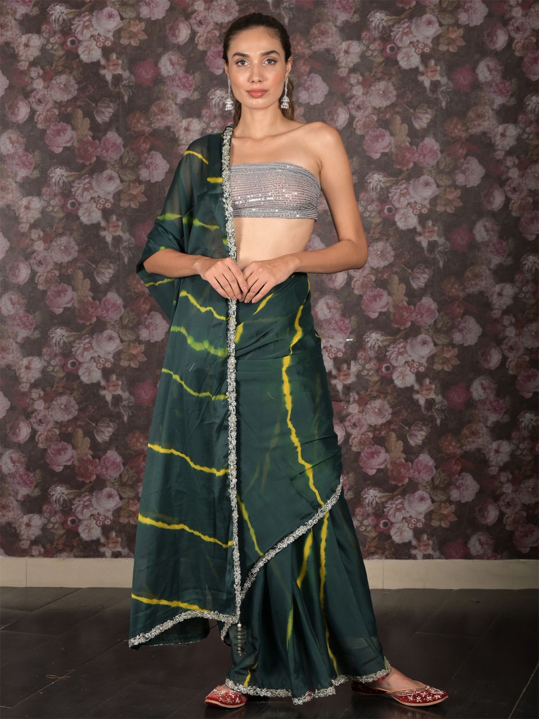 

ODETTE Leheriya Poly Georgette Saree, Green