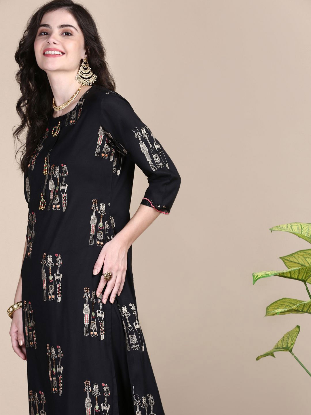 

SHOWOFF Women Printed Regular Thread Work Kurta with Patiala, Black