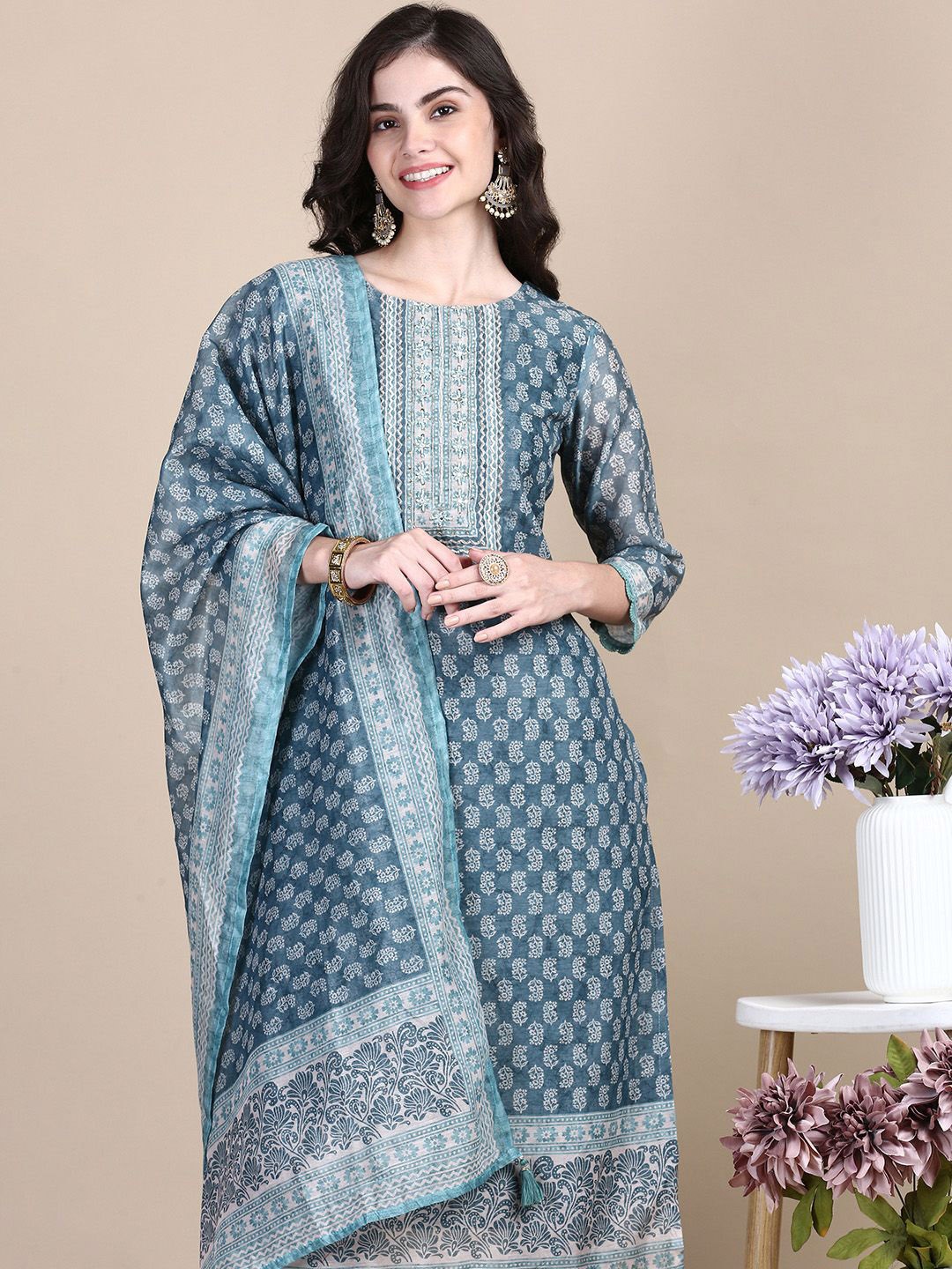 

SHOWOFF Women Ethnic Motifs Printed Regular Thread Work Kurta with Trousers & With Dupatta, Teal