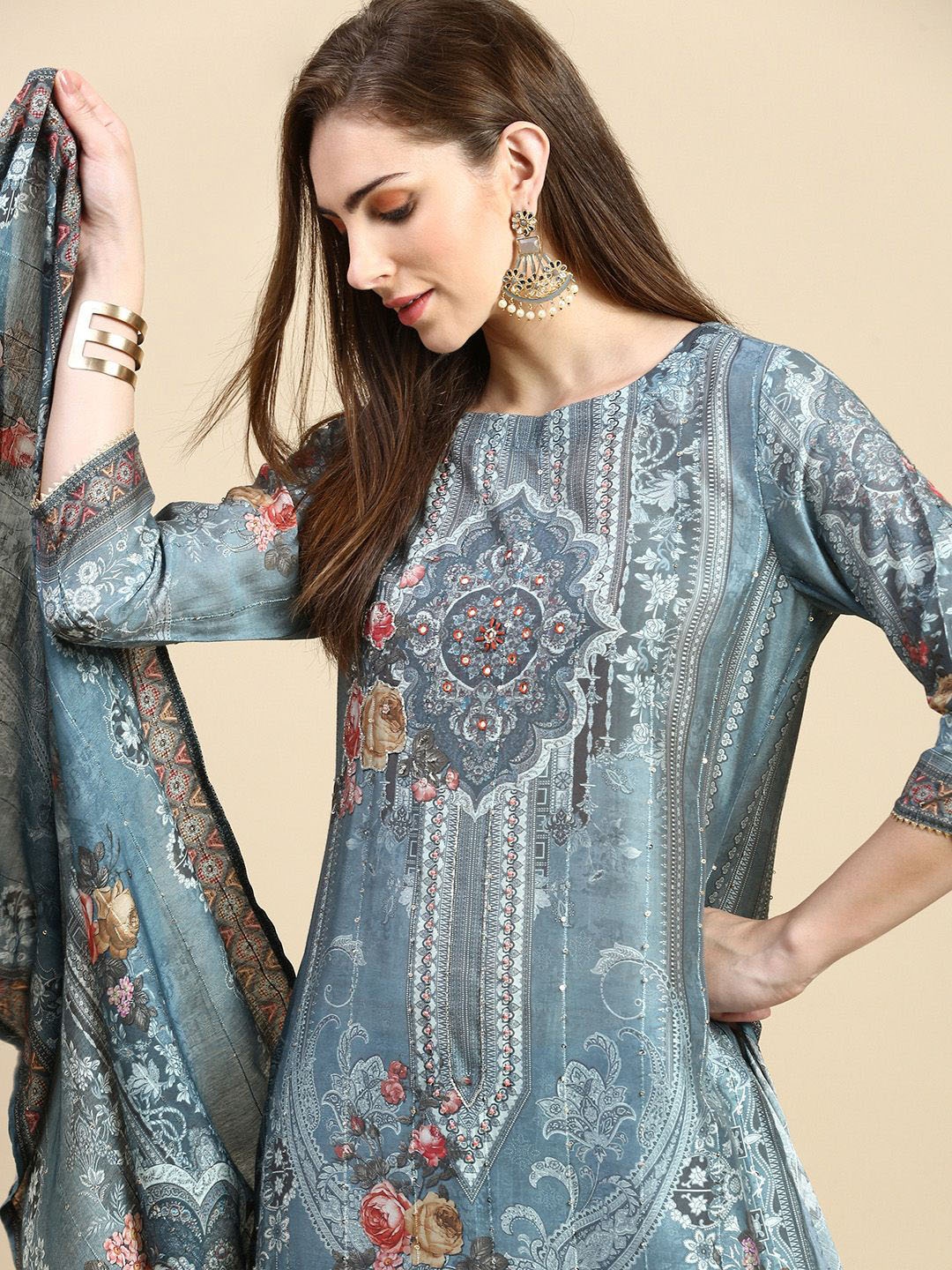 

SHOWOFF Women Floral Printed Regular Beads and Stones Kurta with Trousers & With Dupatta, Grey