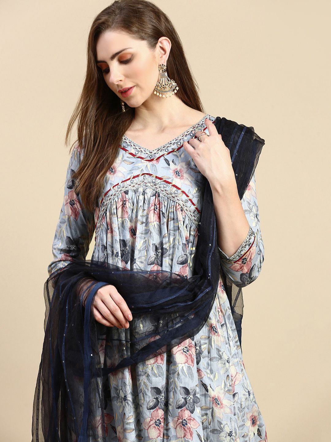 

SHOWOFF Women Floral Printed Empire Thread Work Kurta with Trousers & With Dupatta, Grey