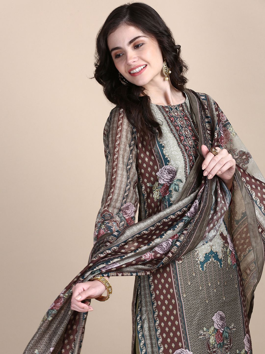 

SHOWOFF Women Floral Printed Regular Sequinned Kurta with Trousers & With Dupatta, Green