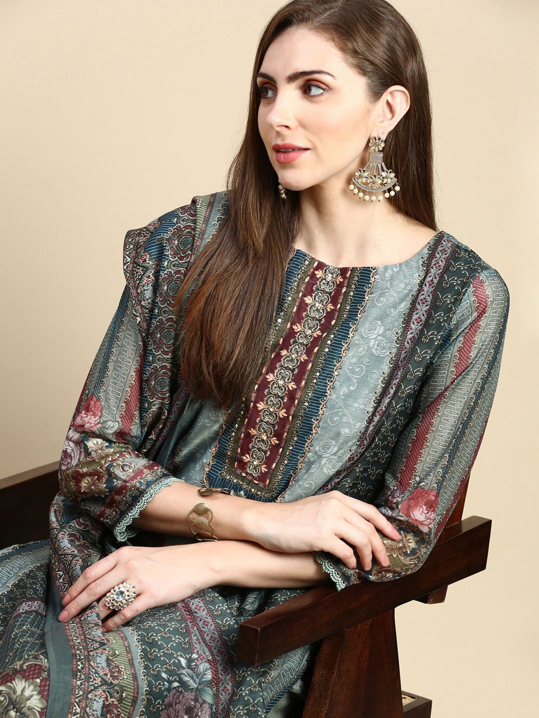 

SHOWOFF Women Floral Printed Regular Sequinned Kurta with Trousers & With Dupatta, Olive