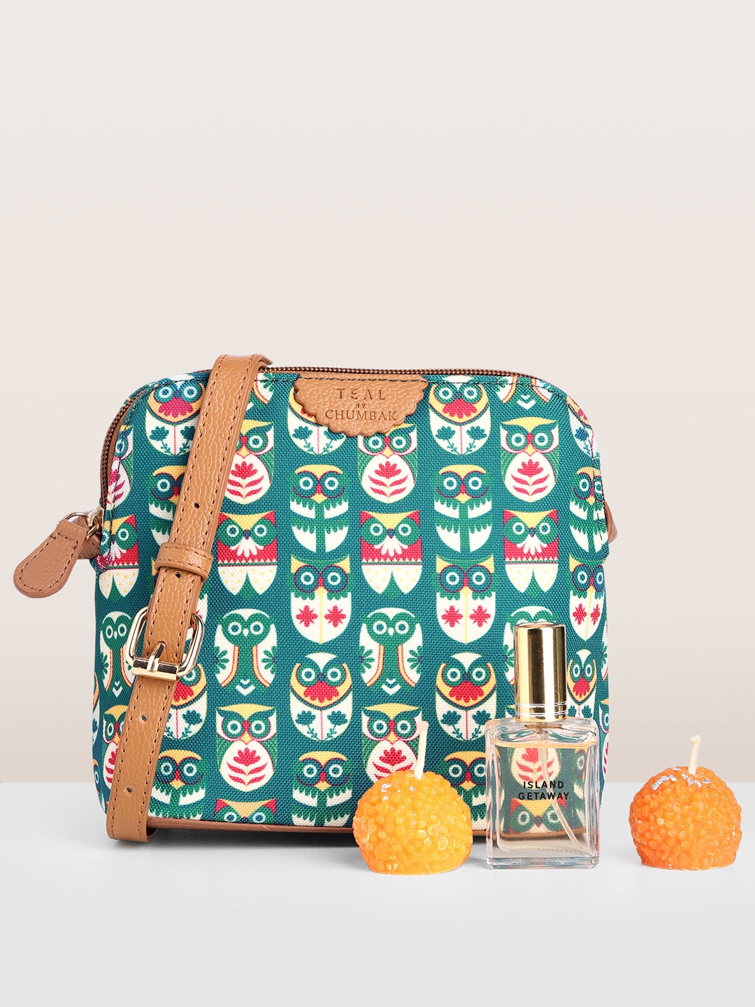 

Chumbak Orange & Green 4 Pcs Candles with Handbag Perfume & Gift Card Sister Home Gift Set