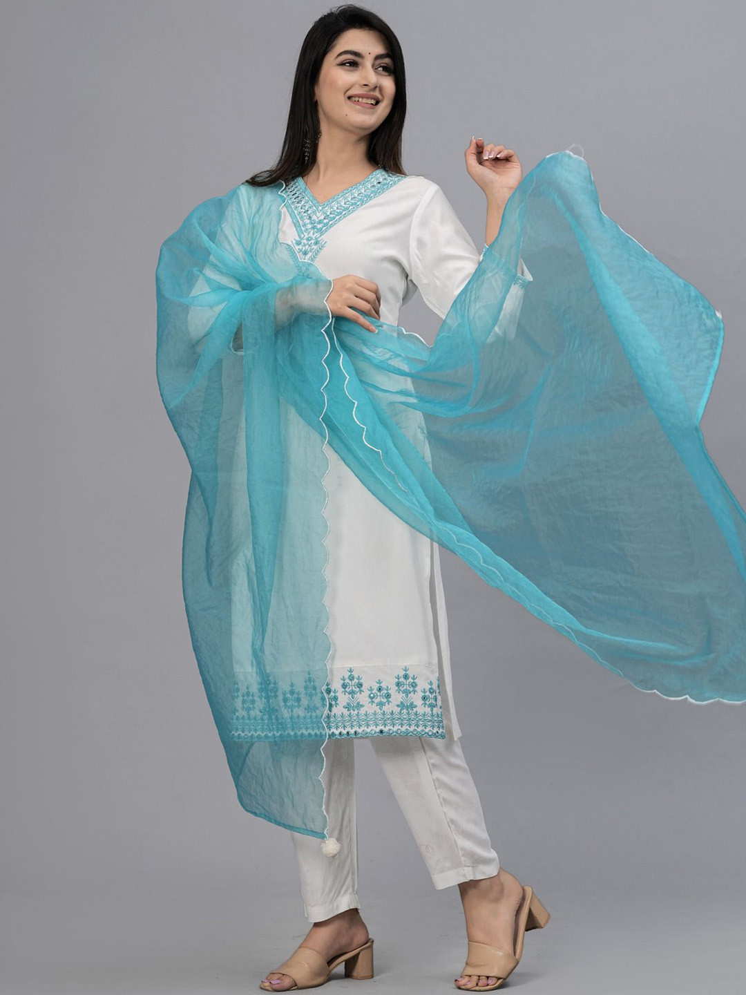

FrionKandy Women Embroidered Regular Mirror Work Kurta with Trousers & With Dupatta, White