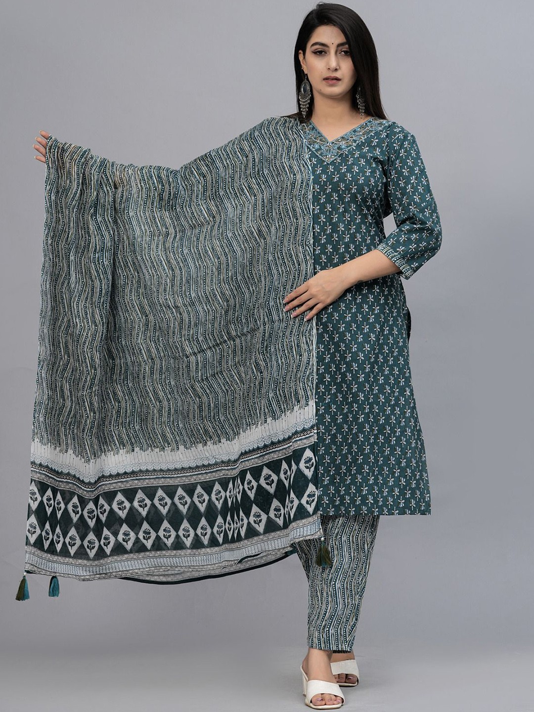 

FrionKandy Women Floral Printed Regular Mirror Work Pure Cotton Kurta with Trousers & With Dupatta, Sea green