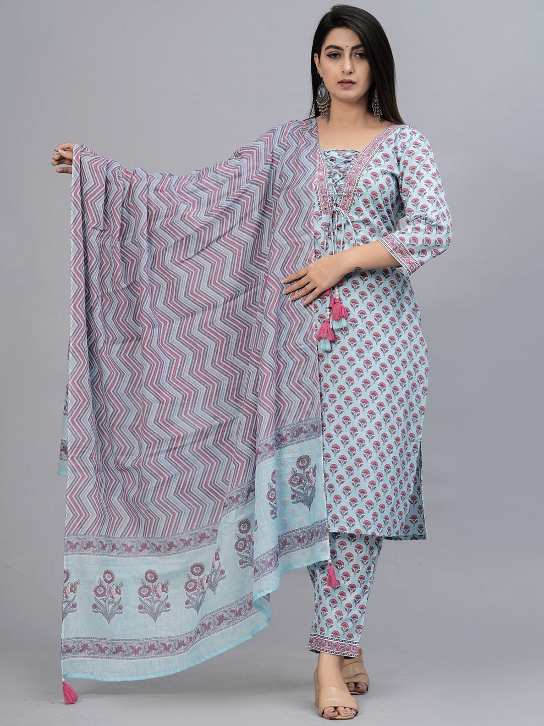

FrionKandy Women Floral Printed Regular Mirror Work Pure Cotton Kurta with Trousers & With Dupatta, Turquoise blue