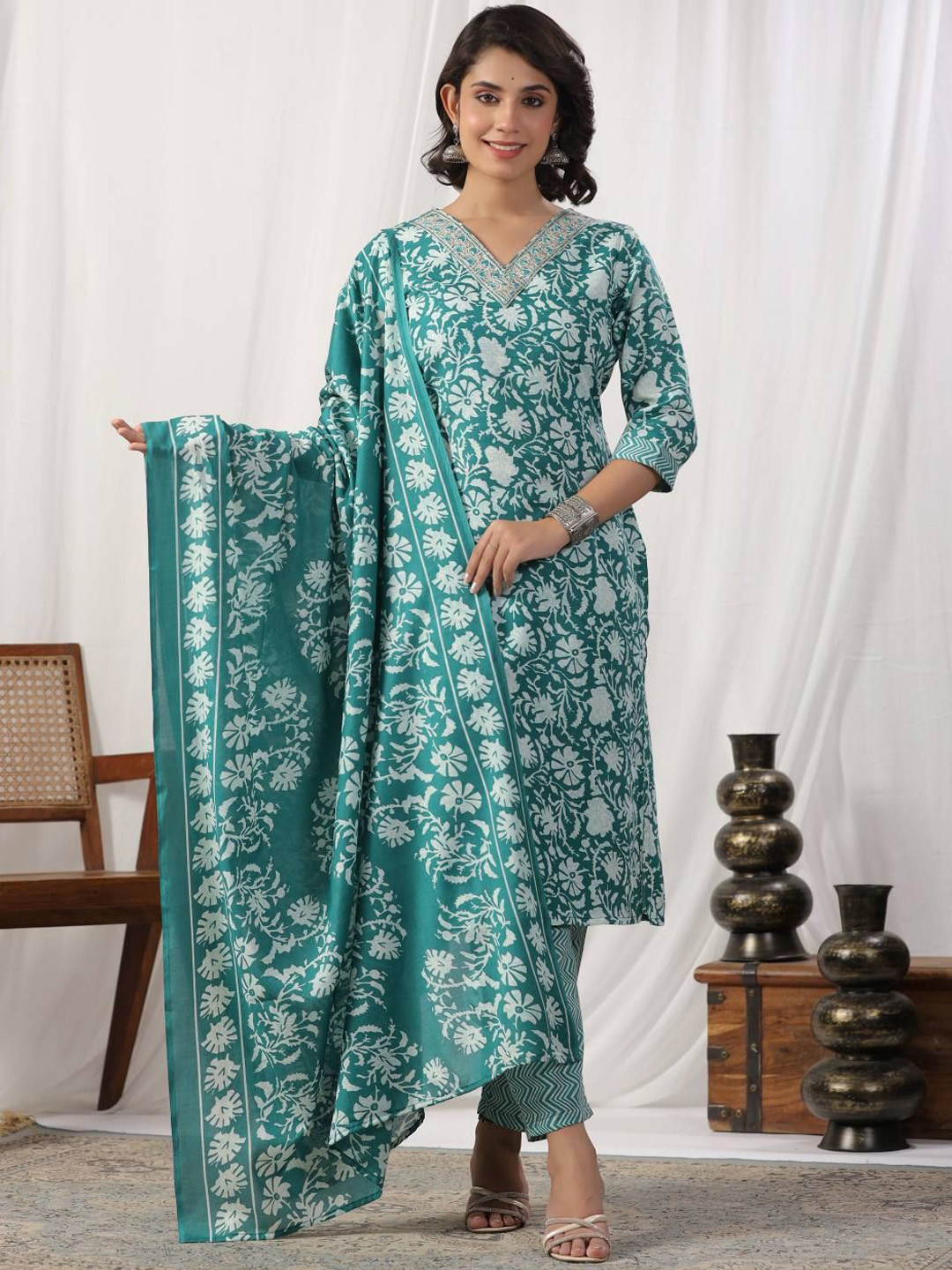 

Varanga Women Floral Printed Regular Kurta with Trousers & With Dupatta, Teal