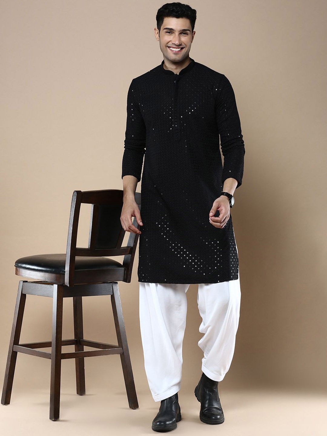 

Anouk Men Embroidered Regular Sequinned Kurta with Patiala, Black
