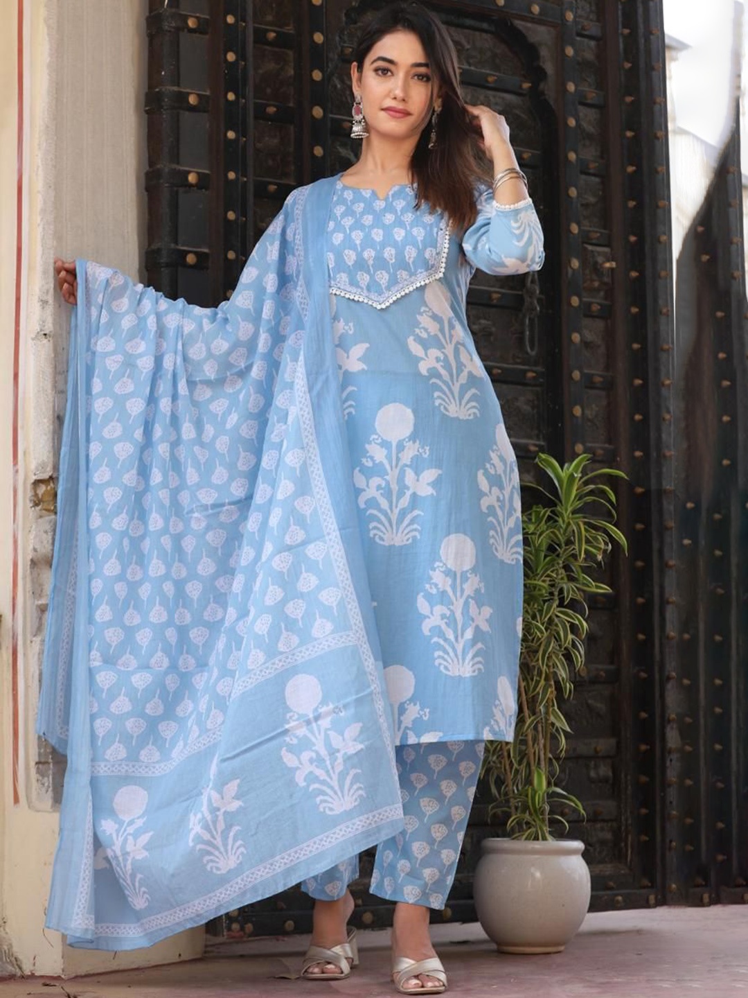 

KALINI Women Floral Printed Regular Kurta with Trousers & With Dupatta, Blue