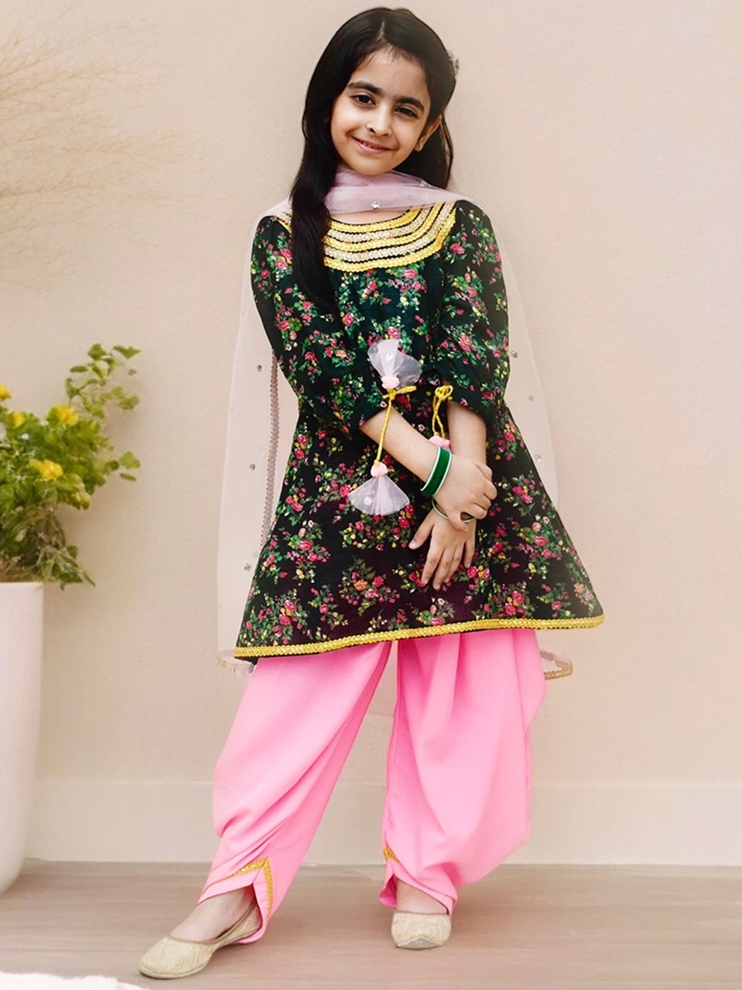 

Fayon Kids Girls Floral Printed Regular Pure Cotton Kurti with Salwar & With Dupatta, Green