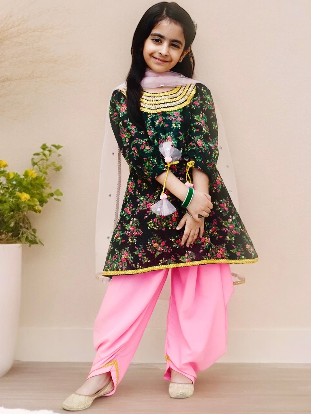 

Fayon Kids Girls Floral Printed Regular Pure Cotton Kurti with Salwar & With Dupatta, Green