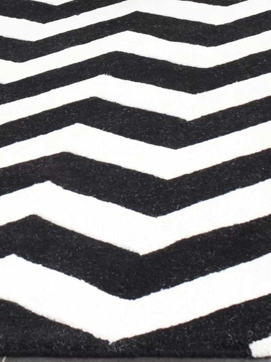 

Safiya Carpet Black Geometric Hand-Tufted Woollen Carpets